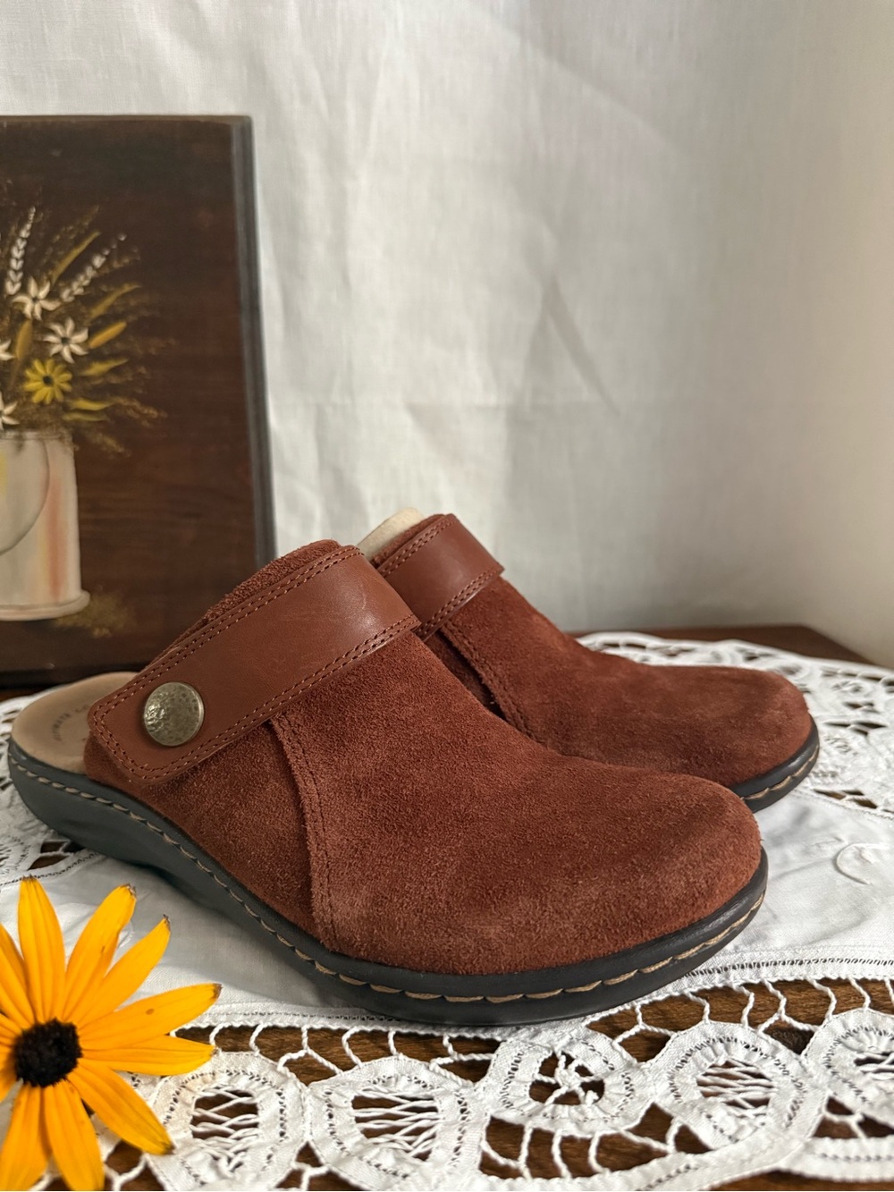 NWT Clarks Collection Faux Suede Clogs 8 Narrow Rust Brown Comfort Mules
